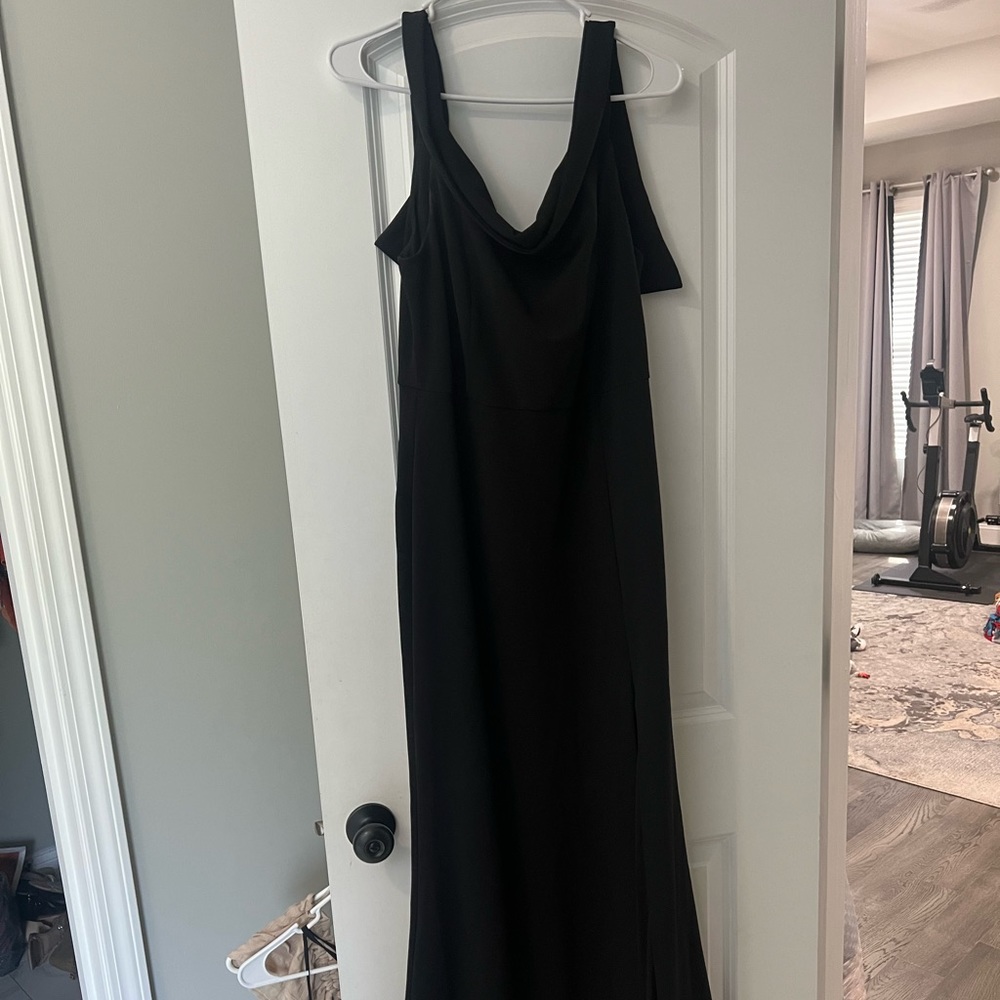 Women’s Lulus long black dress - size XL
